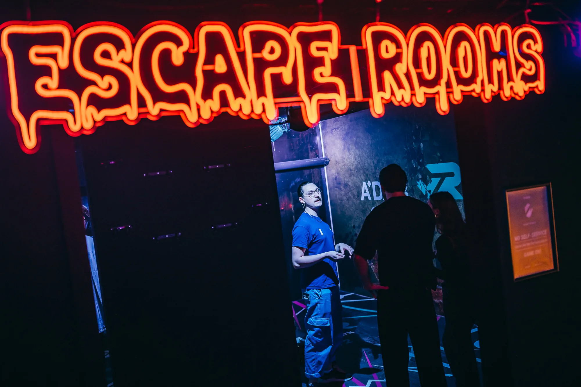 Speler met VR-headset in The Dolls Room bij A'DAM VR