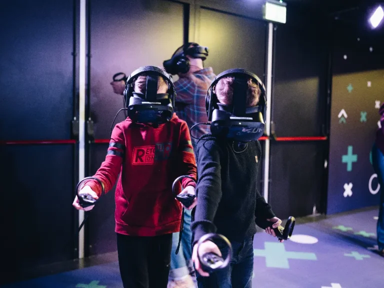 A'DAM VR - Free Roaming Kids