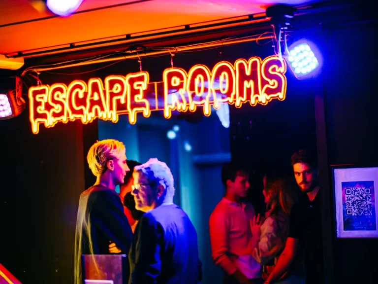 Hallucination VR Escape Room A'DAM VR Game & Race Park