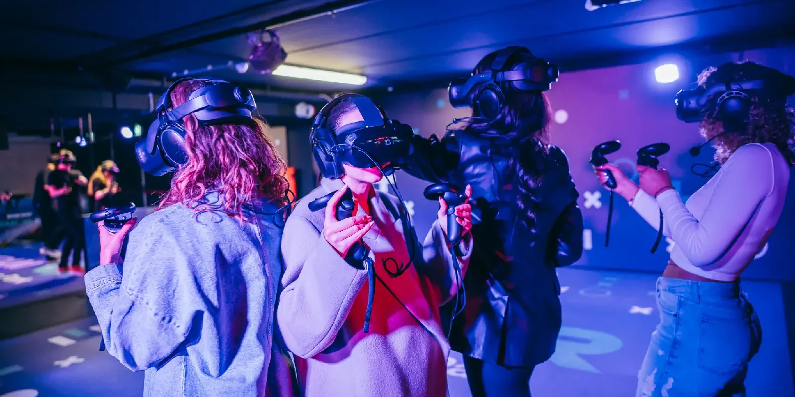 ONVERGETELIJK VR VRIJGEZELLENFEEST Grootste VR Game Park van Europa samenwerken